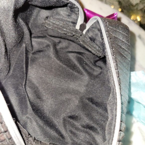 NEW MAC Metallic Makeup Bag - Picture 7 of 7